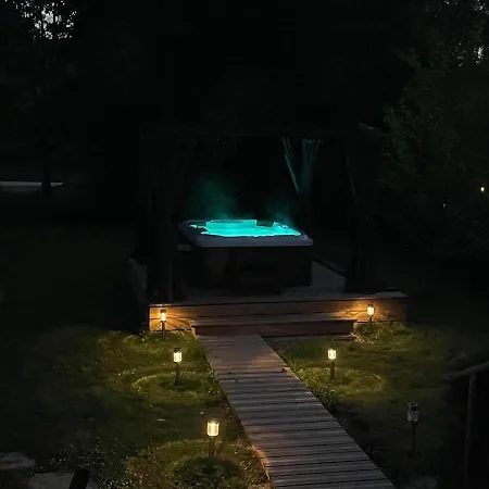 Jacuzzi Au Bord De La Riviere * Bagneaux-sur-Loing