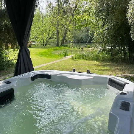 Ferienhaus Jacuzzi Au Bord De La Riviere